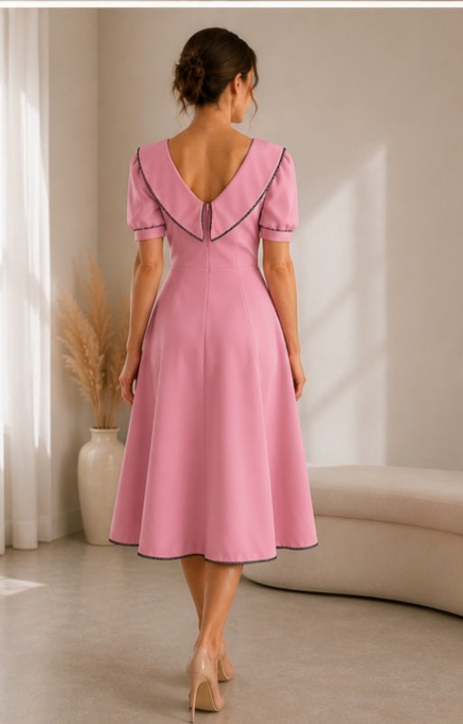 Rochie Midi Roz Somon cu Guler Amplu – Rochie Elegantă de Ocazie Damă