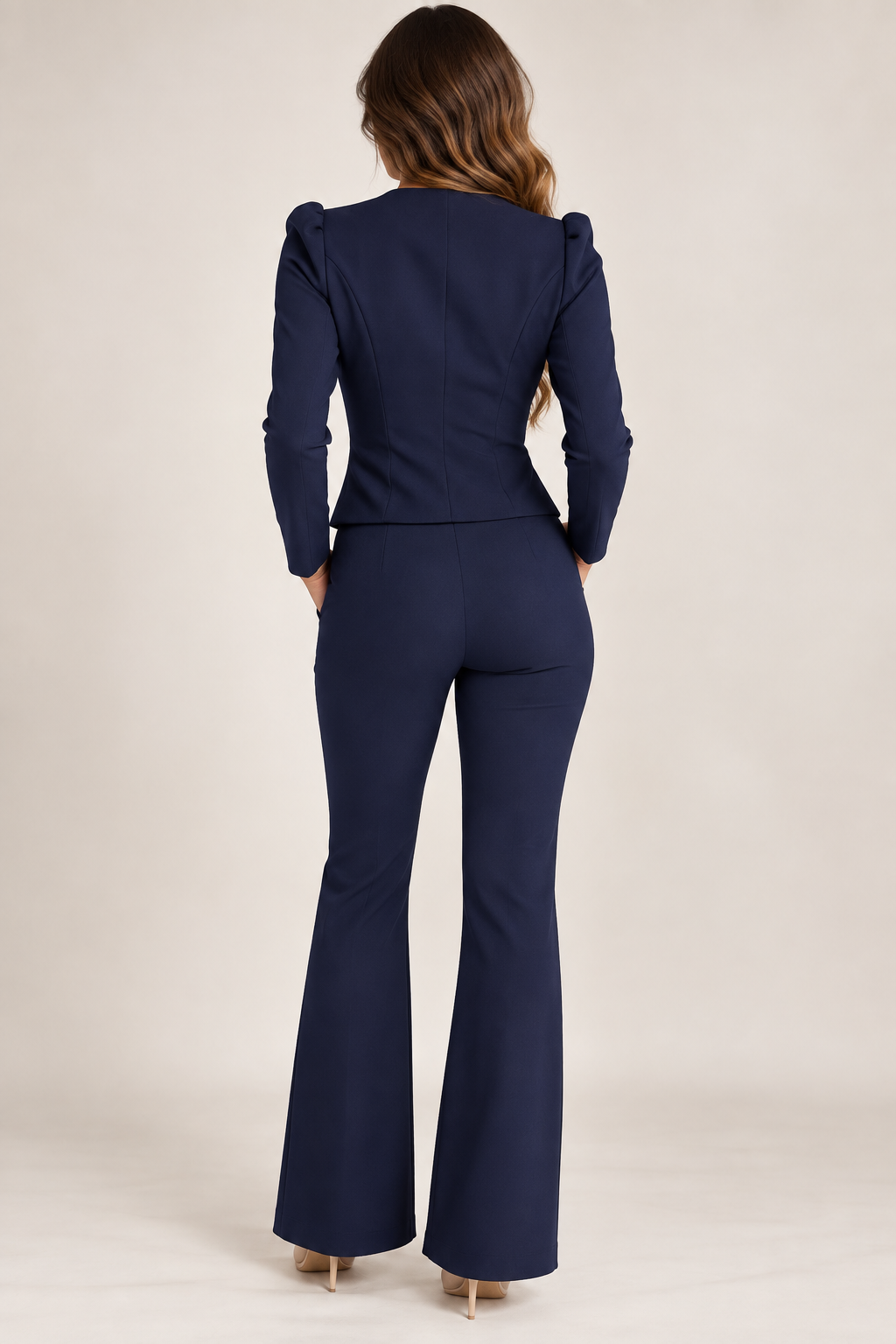 Costum Elegant Bleumarin cu  Capse Aurii